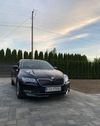 Skoda Superb cena 71800 przebieg: 100000, rok produkcji 2016 z Skawina małe 106